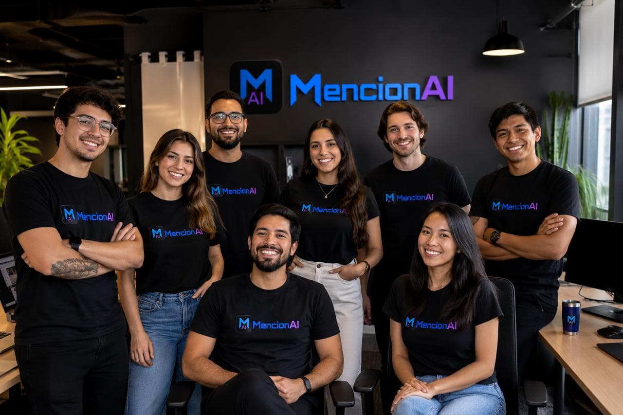Equipe MencionAI trabalhando em visibilidade em IA e GEO